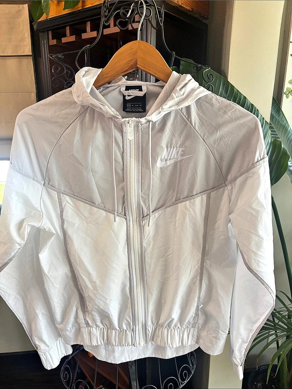 Nike Sportswear Windrunner Jacket Hooded Windbreaker White with grey XS like new